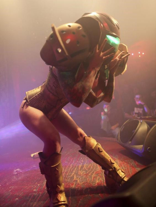 This is just confusing, though Samus has great legs for a dude.